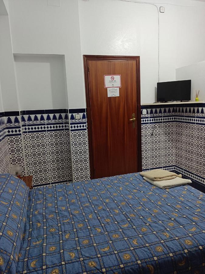 Pension Larra Mairena De Alcor Kültér fotó