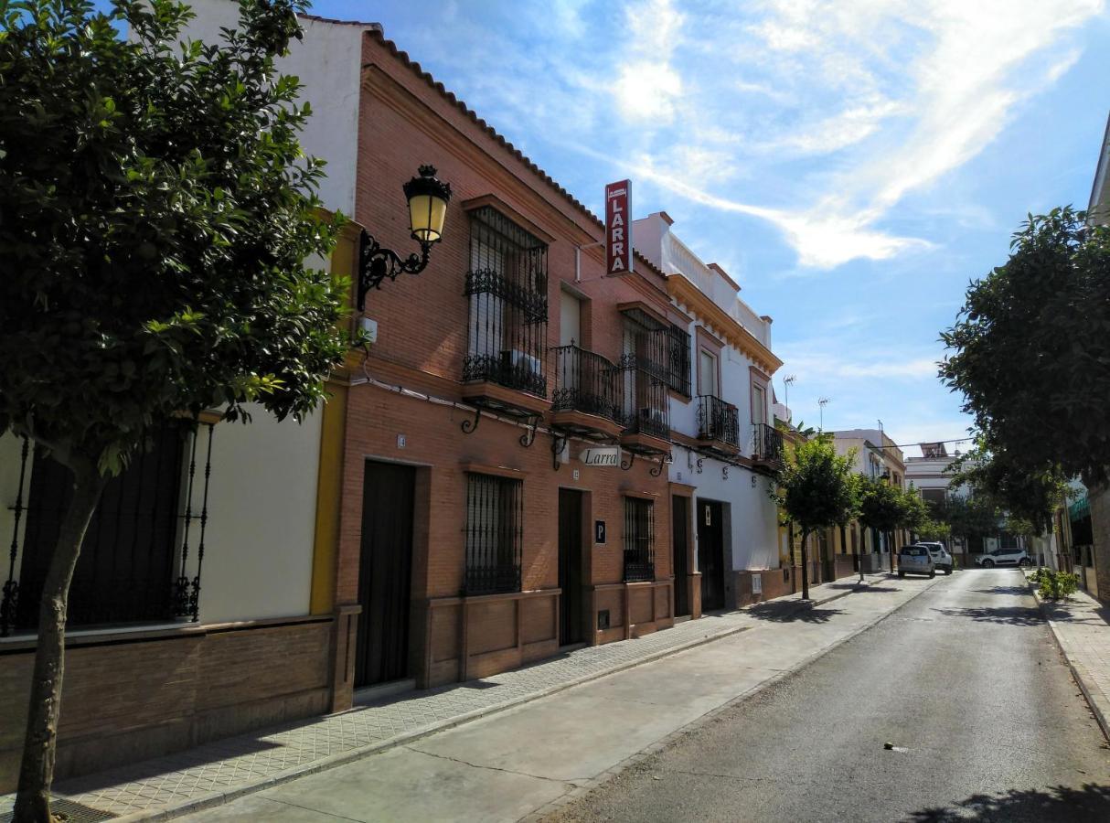 Pension Larra Mairena De Alcor Kültér fotó